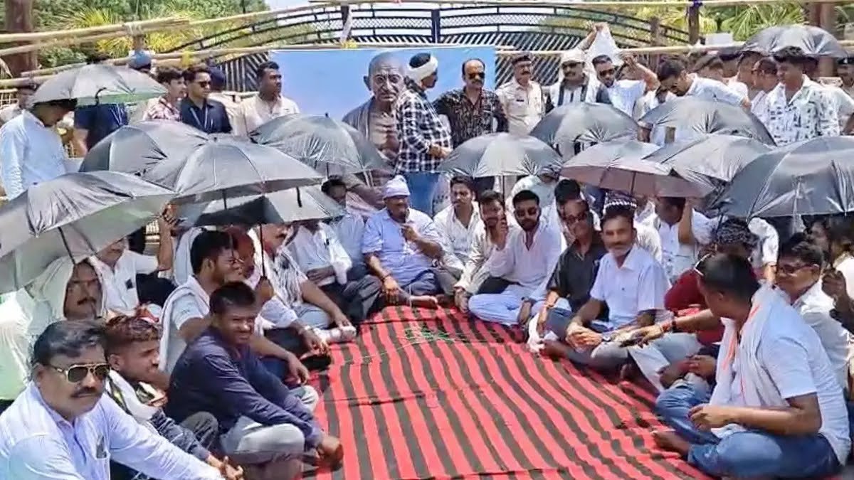 MLA Beas Kashyap sitting on dharna 1777884250 Console Crptech